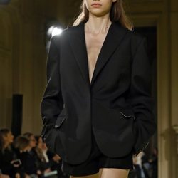 Conjunto de blazer y shorts otoño/ invierno 2020 de Vera Wang