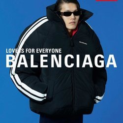 Abrigo de estilo puffy negro con rayas blancas de la colección primavera/verano 2020 de Balenciaga