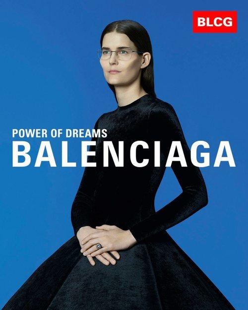 Vestido negro de terciopelo de la colección primavera/verano 2020 de Balenciaga