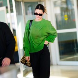 Kendall Jenner luce un atuendo descuidado en el aeropuerto de Los Ángeles
