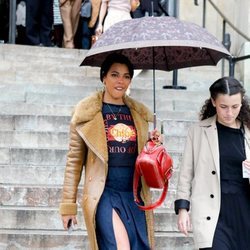 Zita Hanrot con un outfit desastroso en el desfile de Chloé en París