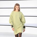 Vestido teñido en verde pálido con detalles en los puños otoño/ invierno 2020-2021 Chanel
