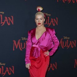 Chistina Aguilera apuesta por el color block para la premiere de 'Mulan' en Los Ángeles