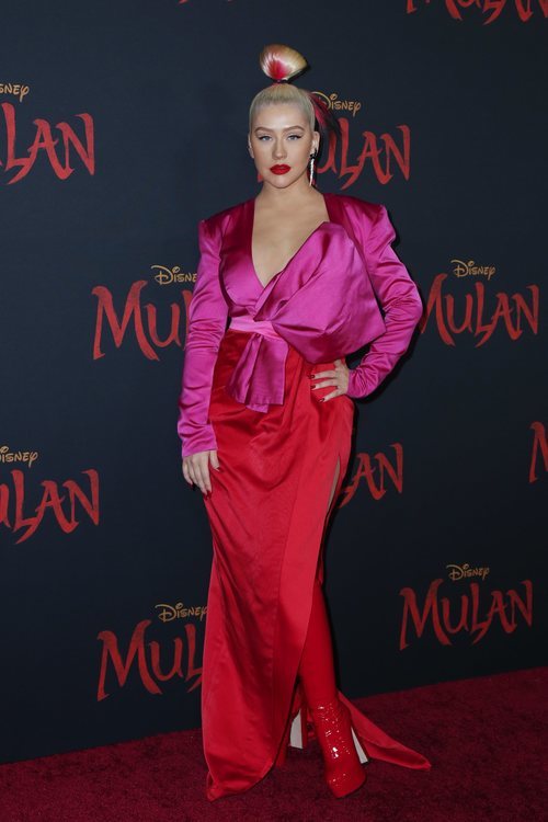 Chistina Aguilera apuesta por el color block para la premiere de 'Mulan' en Los Ángeles