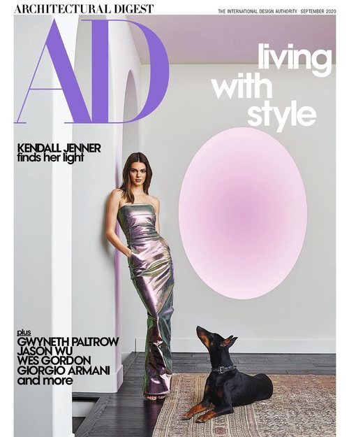 Kendall Jenner con un vestido metalizado de RICK OWENS en la portada de la revista Architectural Digest