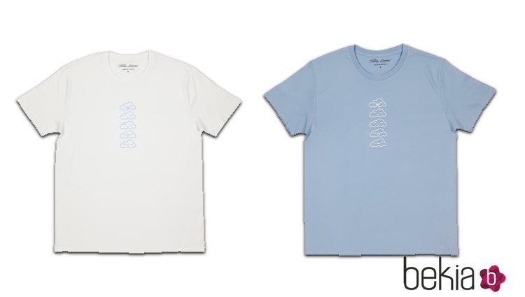 Camisetas en blanco y azul de la colección de merchandising de Natalia Lacunza