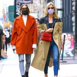 Olivia Palermo y Nicky Hilton con looks casual por las calles de Nueva York