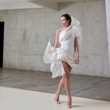 Nieves Álvarez con un vestido blanco de Stephane Rolland Alta Costura