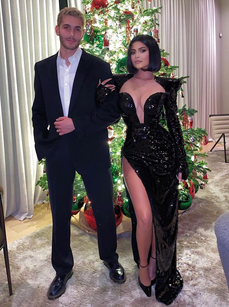 Kylie Jenner con un vestido negro de paillettes de Bailmain en el cumpleaños de Diddy