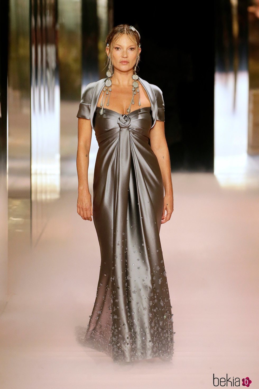 Look 5 (Kate Moss) de la colección Alta Costura primavera/verano 2021 de Fendi
