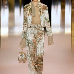 Look 10 (Cara Delevingne) de la colección Alta Costura primavera/verano 2021 de Fendi