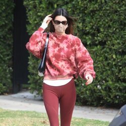 Kendall Jenner con un total look deportivo saliendo del gimnasio en Los Ángeles