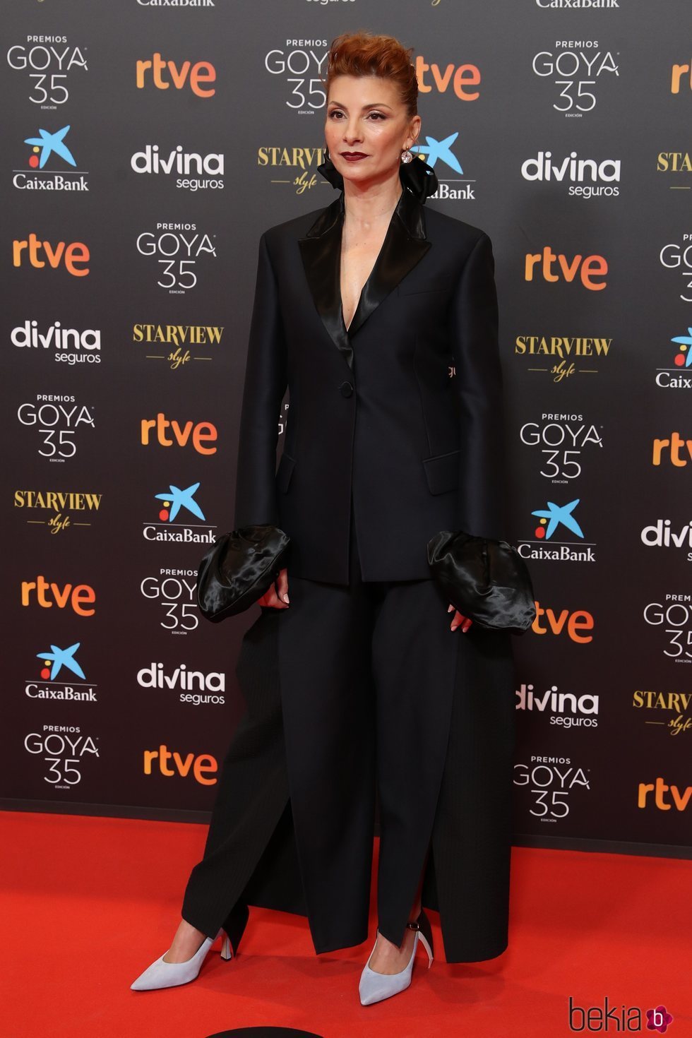 Najwa Nimri con un traje de chaqueta original en los Goya 2021