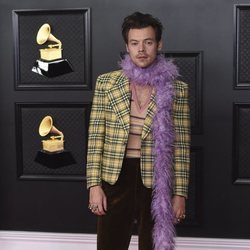 Harry Styles de Gucci en los Grammy 2021