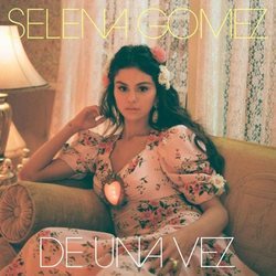 Selena Gomez con un vestido floral de Rodarte en la portada de 'De Una Vez'