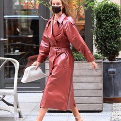 Rosie Huntington-Whiteley con un total look de Bottega Beneta por Nueva York
