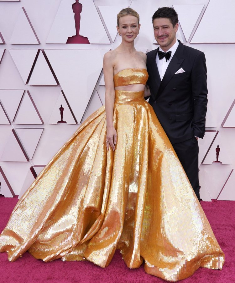 Carey Mulligan de Valentino Alta Cosutra en la alfombra roja de los Premios Oscar 2021