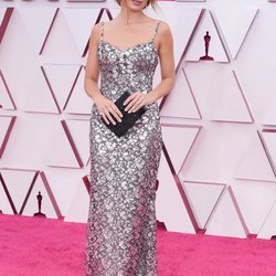 Margot Robbie de Chanel en la alfombra roja de los Premios Oscar 2021