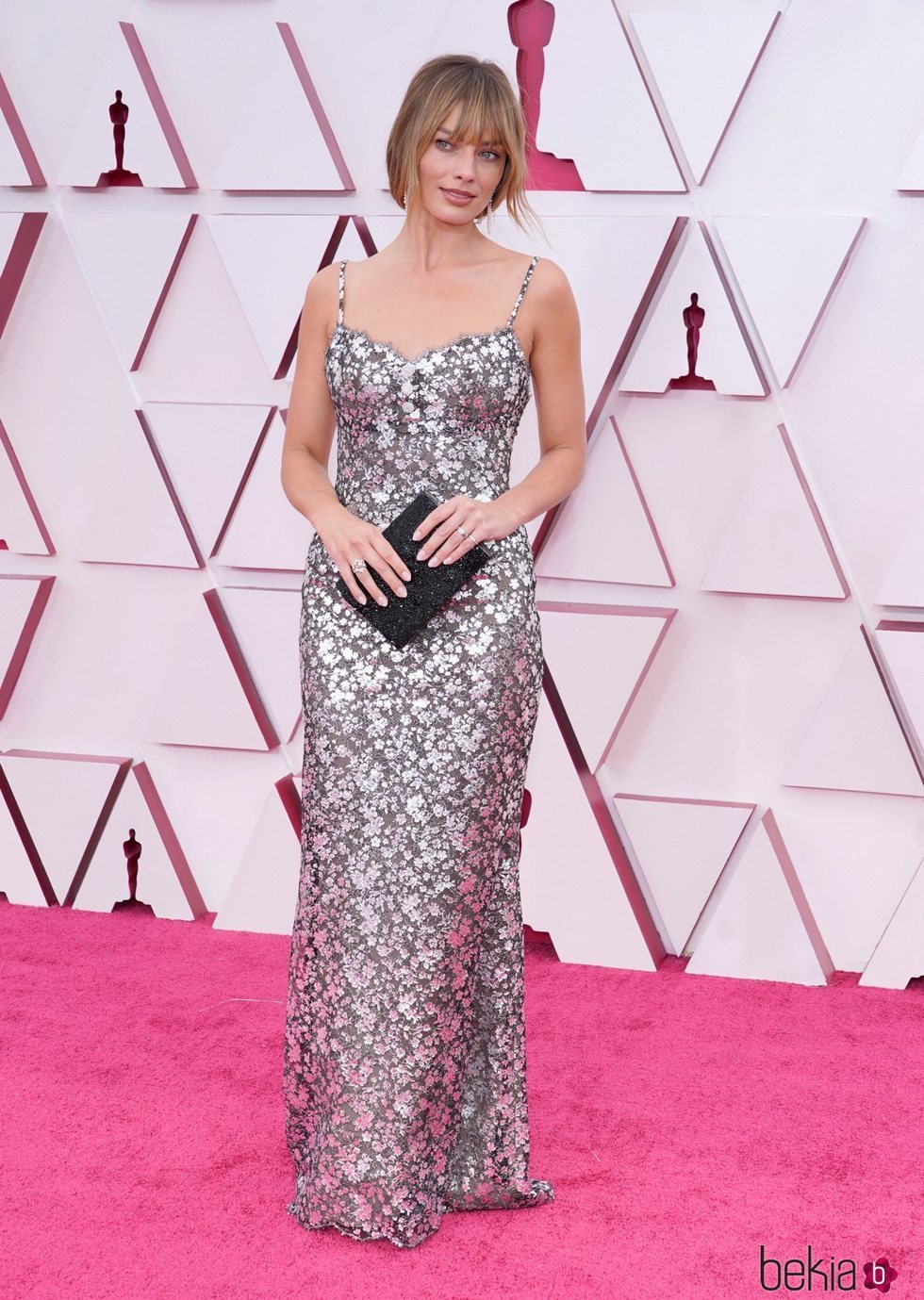 Margot Robbie de Chanel en la alfombra roja de los Premios Oscar 2021