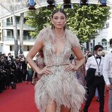 Lorena Rae vestida de Elie Saab en la segunda jornada del Festival de Cannes 2021