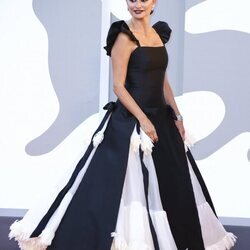 Penélope Cruz de Chanel en la premiere de 'Madres paralelas' en el Festival de Venecia 2021