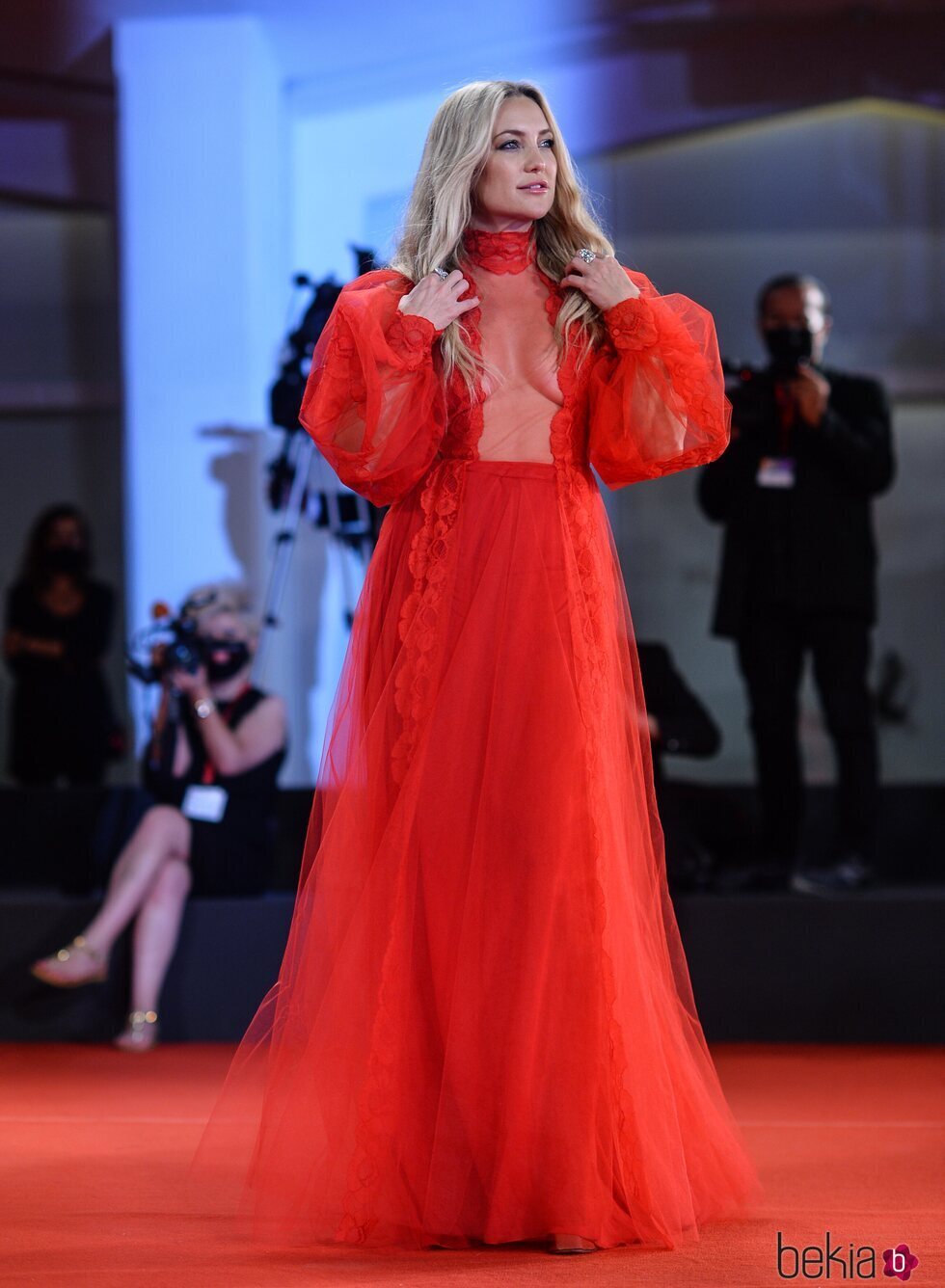 Kate Hudson de Valentino en la premiere de 'Mona Lisa and the blood moon' en Festival de Venecia 2021