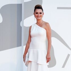 Penélope Cruz de Chanel en la premiere de 'Competencia oficial' en el Festival de Venecia 2021