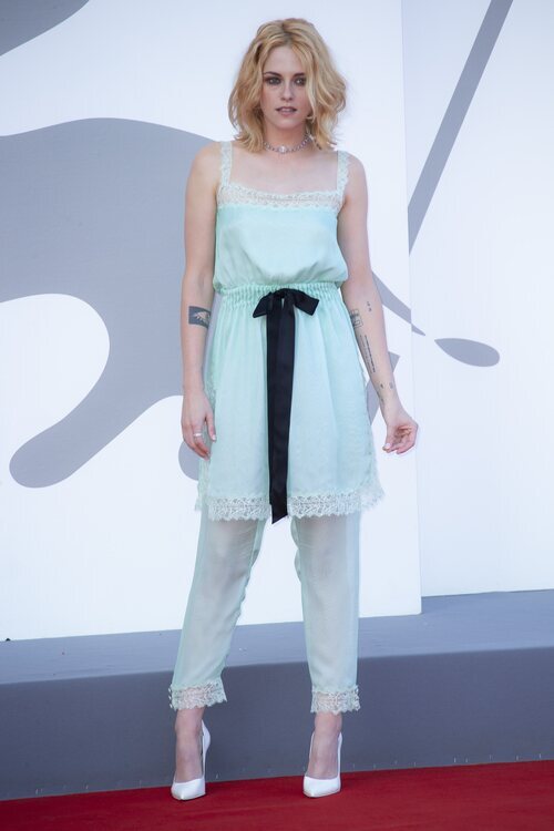 Kristen Stewart de Chanel en la premiere de 'Spencer' en el Festival de Venecia 2021