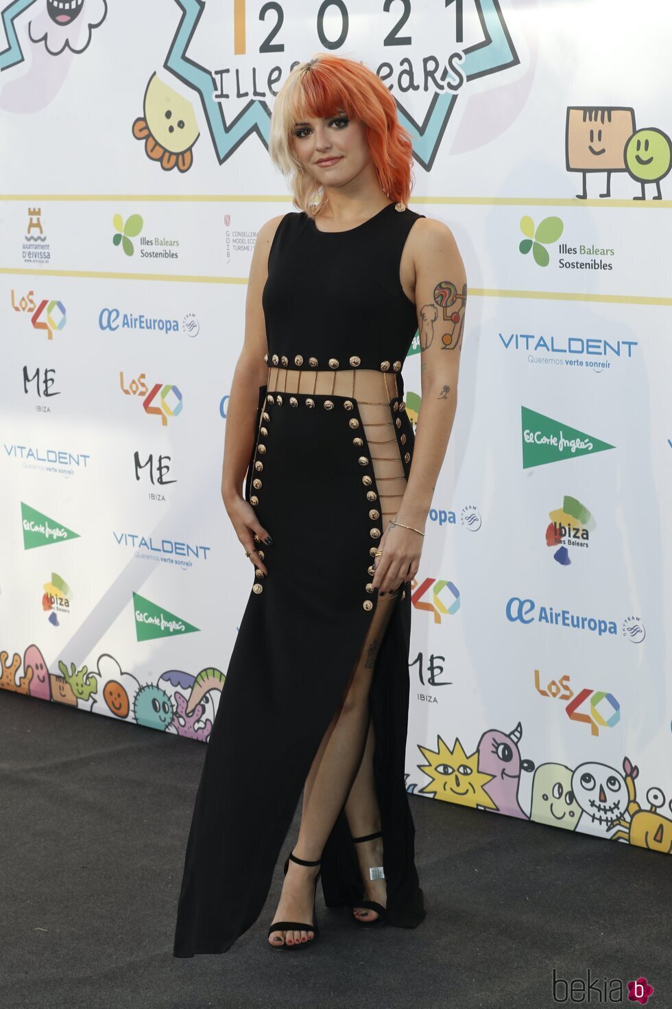 Alba Reche con un vestido negro largo en la cena de nominados de Los 40 Music Awards 2021