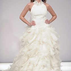 Jessica Bueno desfila vestida de novia para Toni Fernández