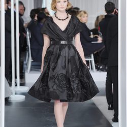 Diseño new look negro con estampado floral de pedrería negra de Christian Dior Alta Costura