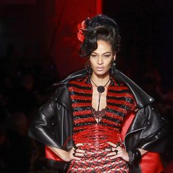 Diseño en rojo y negro de Jean Paul Gaultier Alta Costura