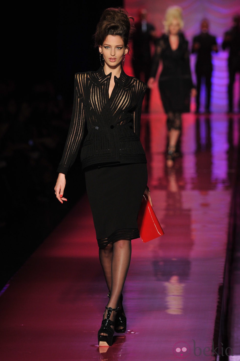 Vestido negro con falda lápiz y cuerpo de rejilla de Jean Paul Gaultier Alta Costura