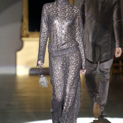 Desfile de Roberto Verino en la Fashion Week Madrid: jumpsuit glitter metalizado