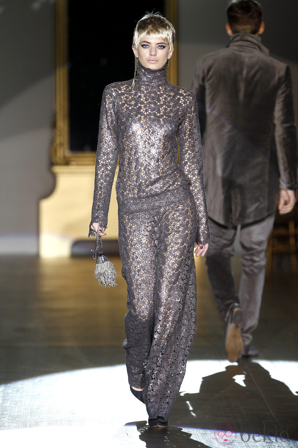 Desfile de Roberto Verino en la Fashion Week Madrid: jumpsuit glitter metalizado