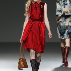 Vestido rojo de Victorio & Lucchino en Fashion Week Madrid