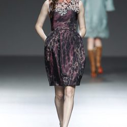 Vestido morado de la colección otoño/invierno 2012/2013 de Victorio & Lucchino