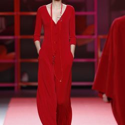 Ligero mono rojo de Agatha Ruiz de la Prada en la Madrid Fashion Week