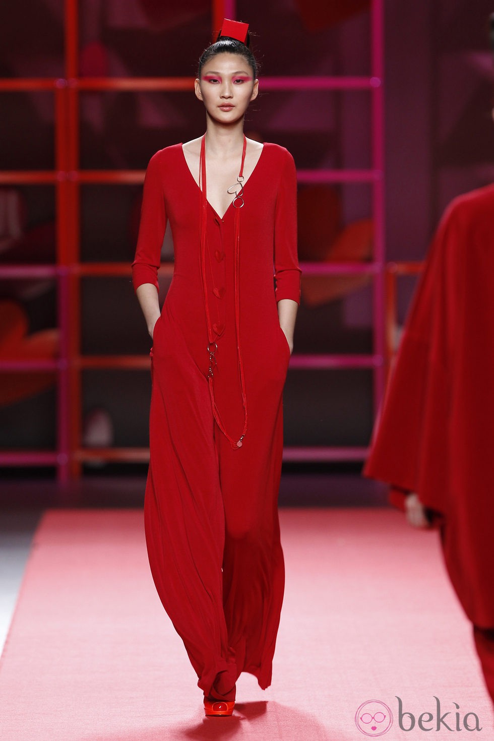 Ligero mono rojo de Agatha Ruiz de la Prada en la Madrid Fashion Week