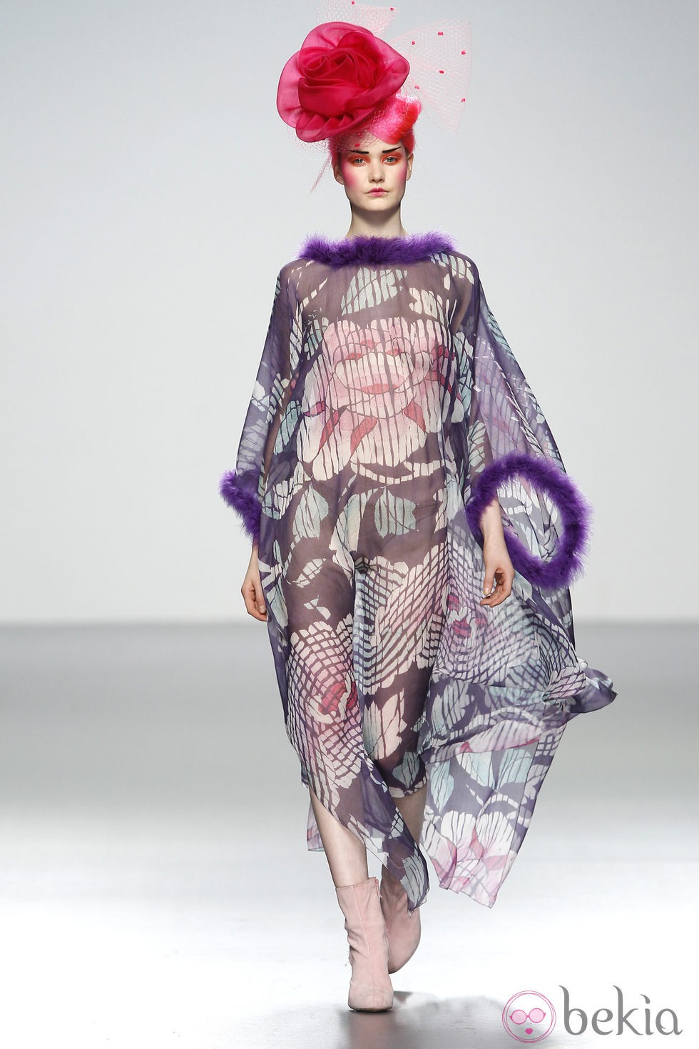 Ligero vestido transparente de Elisa Palomino en la Madrid Fashion Week