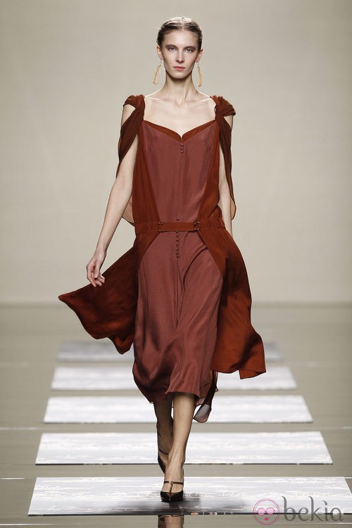 Vestido marrón de la colección otoño/invierno 2012/2013 de Ailanto