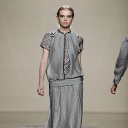 Vestido largo gris de la colección otoño/invierno 2012/2013 de Ailanto