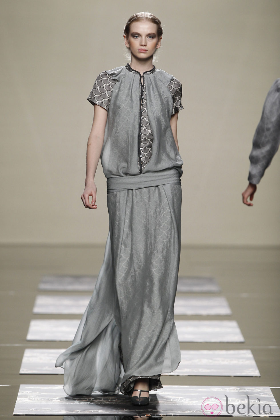 Vestido largo gris de la colección otoño/invierno 2012/2013 de Ailanto