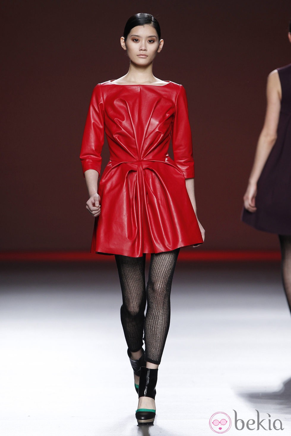 Vestido rojo de cuero de la colección otoño/invierno 2012/2013 de Amaya Arzuaga