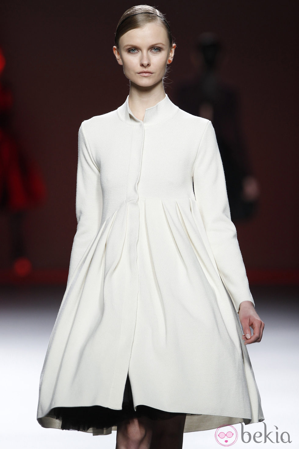 Vestido blanco de manga larga de la colección otoño/invierno 2012/2013 de Amaya Arzuaga
