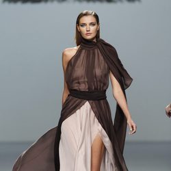 Vestido bicolor largo de gasa de la colección otoño/invierno 2012/2013 de Roberto Torretta