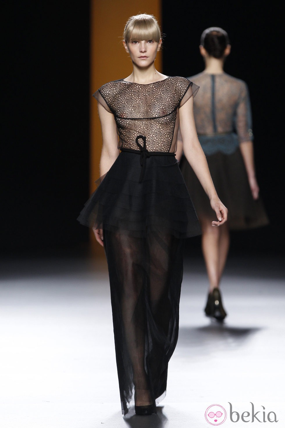 Vestido negro transparente de la colección otoño/invierno 2012/2013 de Juanjo Oliva