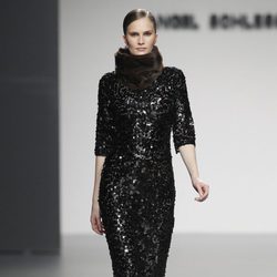 Vestido largo de paillettes de Ángel Schlesser en Fashion Week Madrid