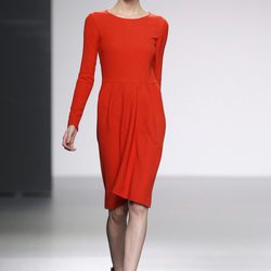 Vestido rojo de la colección otoño/invierno 2012/2013 de Ángel Schlesser