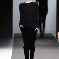 Look total black de Miguel Palacio en Fashion Week Madrid